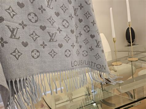 louis vuitton scarf authentication|is Louis Vuitton scarf genuine.